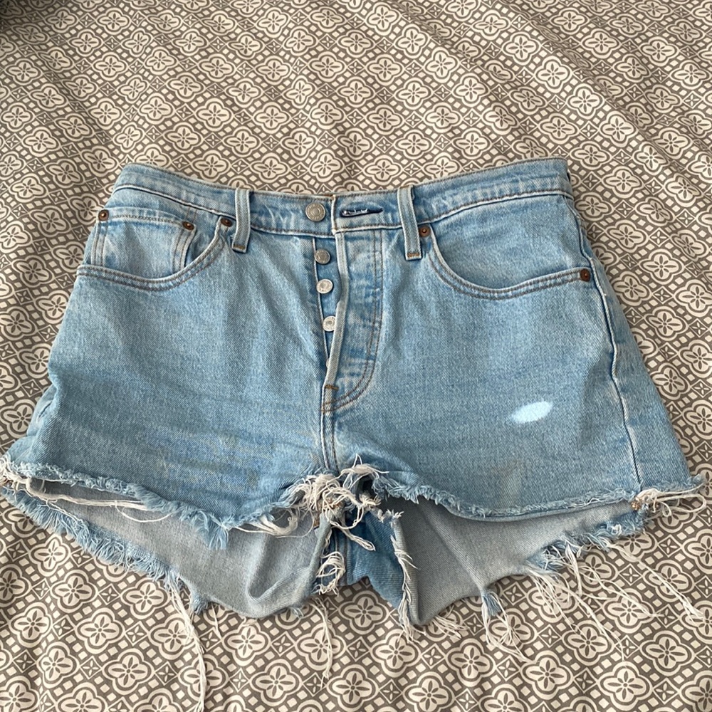 Womens Levi shorts size 27